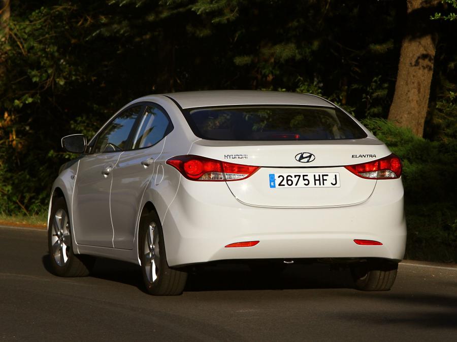  Hyundai Elantra 2010 года  (фото 15 из 19)